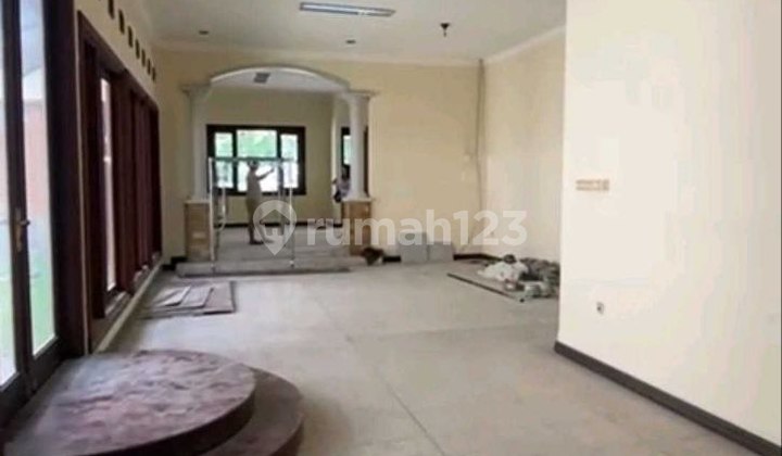 Strategic Location Commercial House in Darmo Area, Surabaya