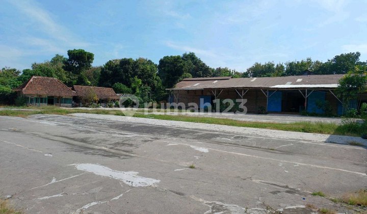Ruang Usaha Penggilingan Beras Aktif Di Nol Jalan Provinsi Lamongan