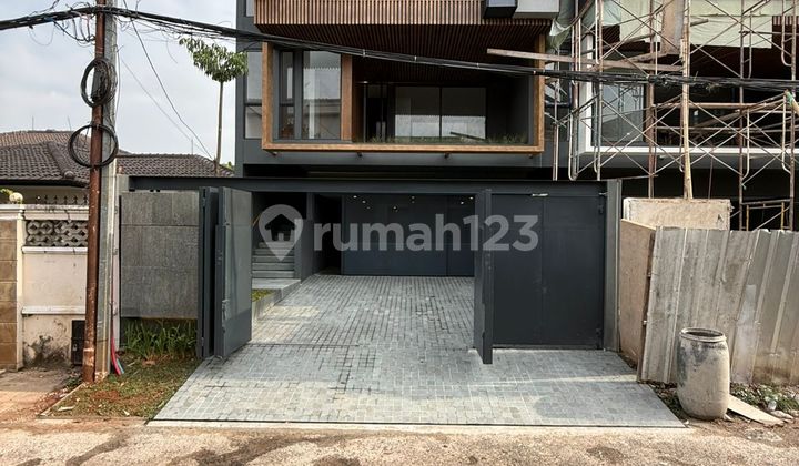 Dijual Brand New House 3 Lantai Berlokasi di Kawasan Elite Kemang