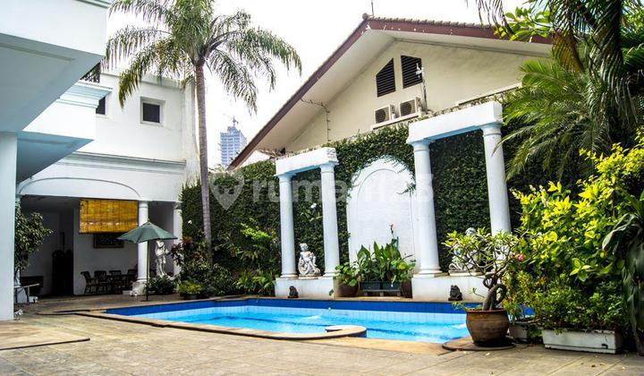Dijual atau Rumah Mewah 2 Lantai di area Kuningan Jakarta Selatan