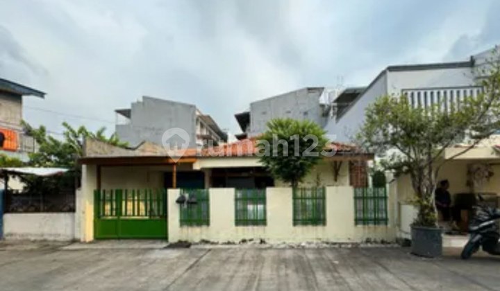 Dijual Rumah Tua Cocok Untuk Bangun Ulang di Duri Kepa