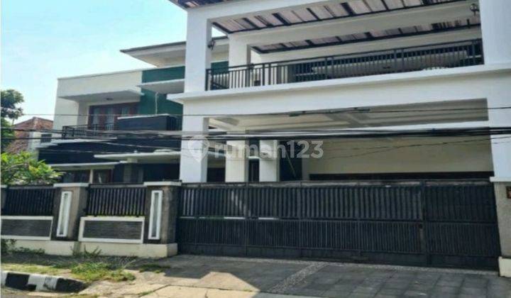 Dijual Rumah Mewah Siap Huni, Menteng, Jakarta Pusat 1