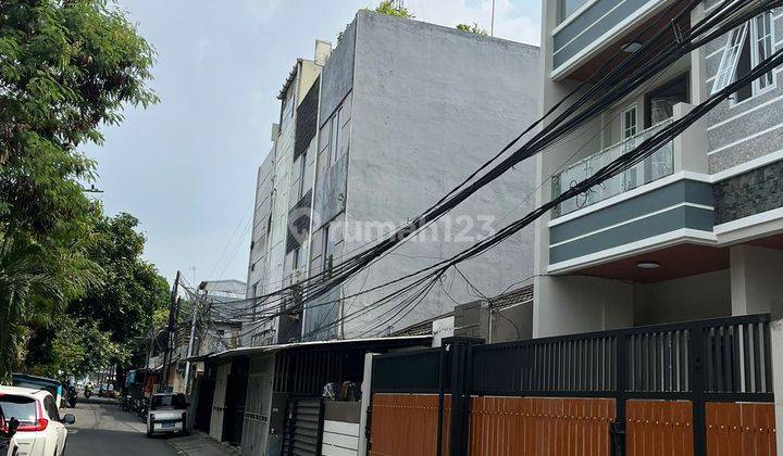 Dijual Ruko Baru 3.5 Lantai di Petojo Jakarta Pusat 2