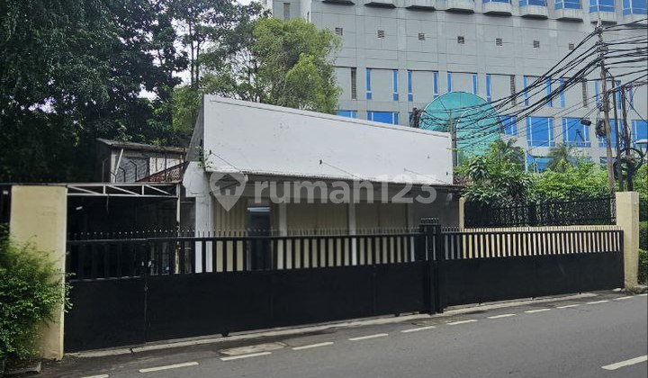 For Sale: 1-Story Building Hook, Ideal for Strategic Business in Kebon Sirih, Tanah Abang