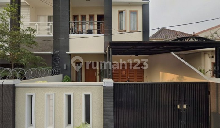 Dijual Rumah Cantik 2 Lantai di Kebon Jeruk
