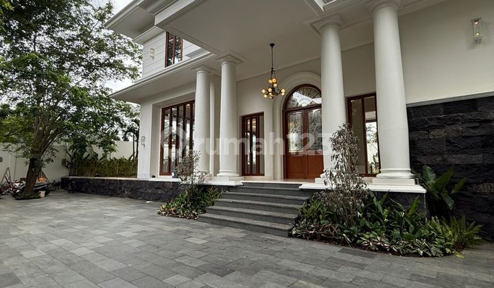 Brand New Luxury House Fully Furnished 2,5 Lantai di Kawasan Prime Kemang Dalam