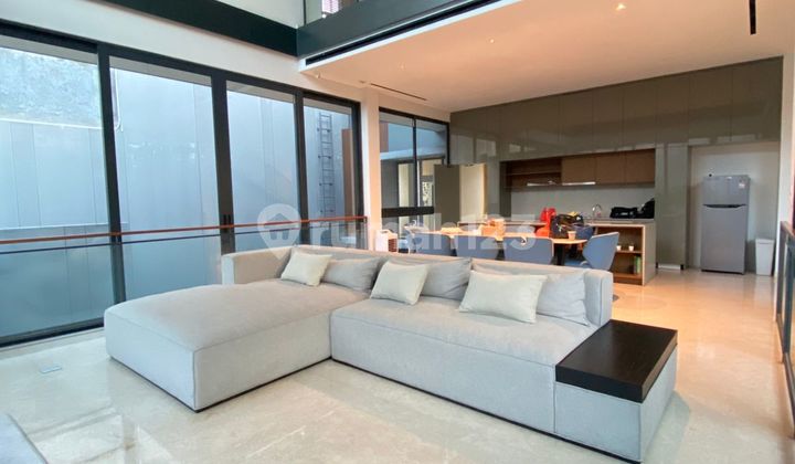 Rumah Mewah 2 Lantai dengan Kolam Renang di Komplek Navapark Bsd City 1