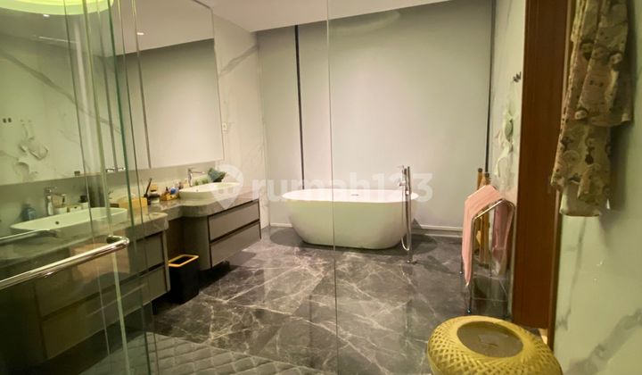 Rumah Mewah 2 Lantai dengan Kolam Renang di Komplek Navapark Bsd City 2