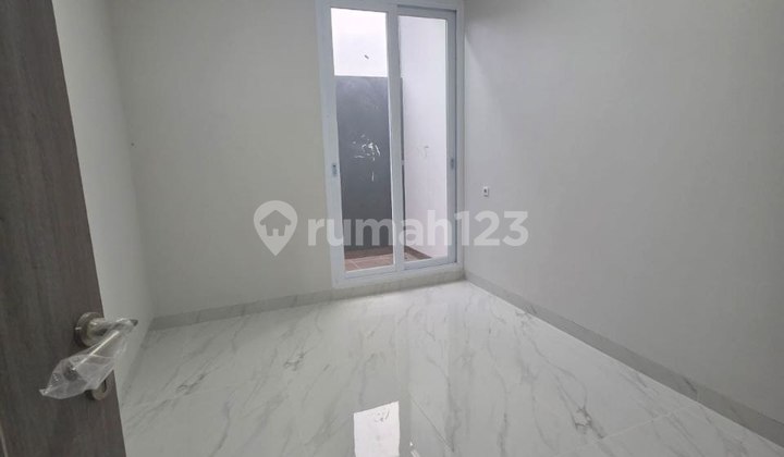 Dijual Rumah Siap Huni 2 Lantai Lokasi Strategis Sunrise Garden 2