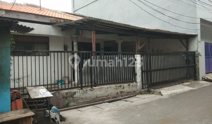 Jual Rumah Bangunan Lama di Lokasi Strategis Tebet, Jakarta Selatan Jual Rumah Bangunan Lama di Lokasi Strategis Tebet, Jakarta Selatan