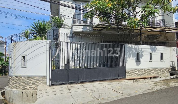 Jual Rumah 2 Lantai Murah di Kawasan Strategis Duri Kepa