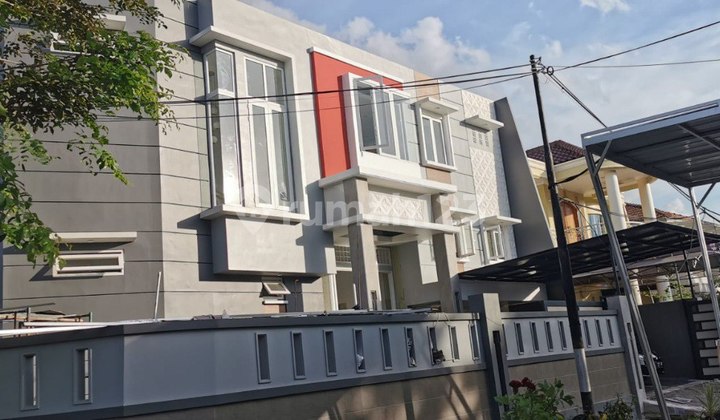 Dijual Rumah Cantik 3 Lantai Eksklusif di Griya Permata Cipondoh dekat dengan Greenlake 2