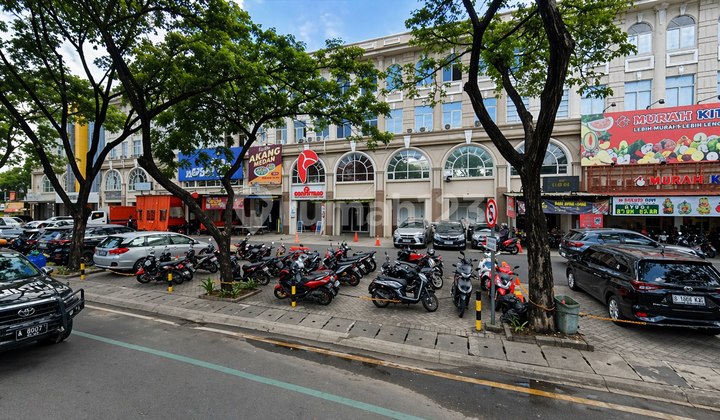Sell Semi-Detached Shop House, 3.5 Stories, Building Area 472 M², Rented Out in the Culinary Center of Green Lake City Tangerang 1