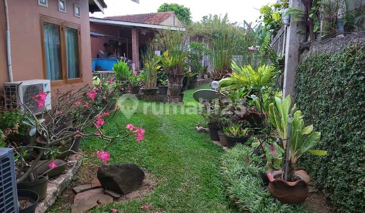 Dijual Rumah Luas Nuansa Villa di Ciputat, Tangerang Selatan
