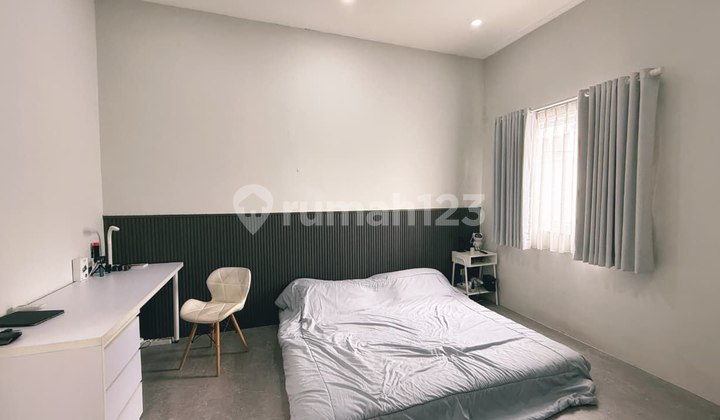 For Sale Beautiful 3-Story Fully Furnished House in Strategic Cireundeu Location 2