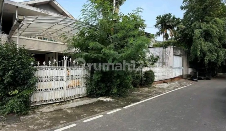 Strategic 2-Story House for Sale in Senopati Area, Kebayoran Baru, South Jakarta