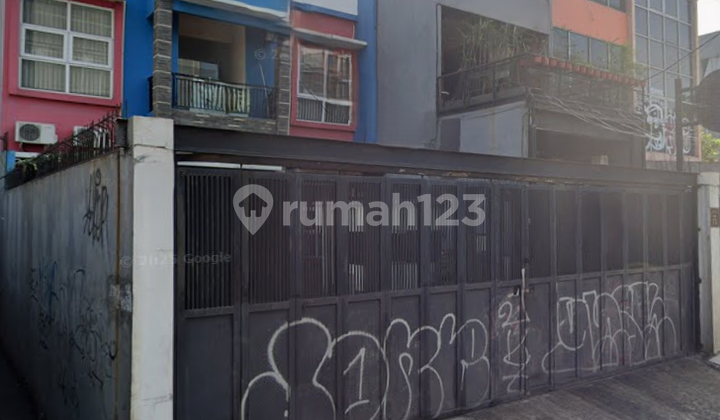 Jual Rumah 2 Lantai Ex Kantor di Lokasi Strategis Kebayoran Lama