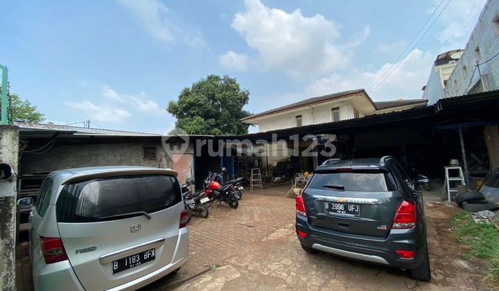 Rumah Luas di Kedoya Raya, Jakarta Barat