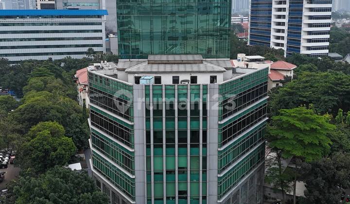Gedung Perkantoran di Adityawarman, Jakarta Selatan