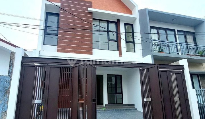Dijual Rumah Cantik 2,5 Lantai Lokasi Strategis Sunrise Garden 1