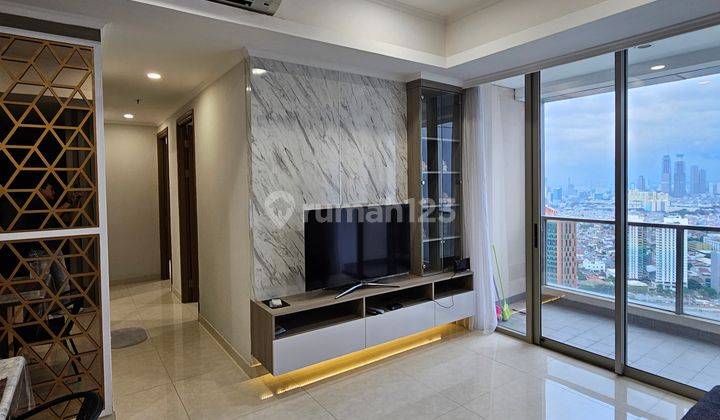 Disewakan Apartemen 3 Kamar Tidur Condominium Furnished 1