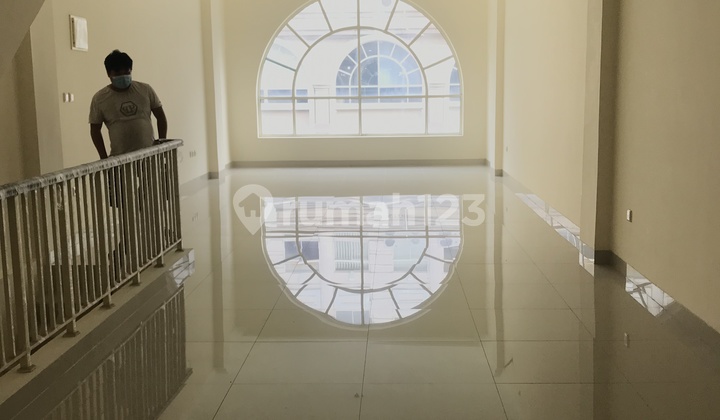 Ruko Crown Green Lake City Siap Huni Termurah Cocok Utk Kantor