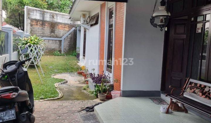 Rumah Terawat 2 Lantai di Cinere Dalam Komplek Dekat Tol Desari 2