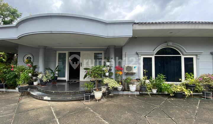 Rumah Luas Dengan Kolam Renang di Lokasi Premium Kebayoran Baru