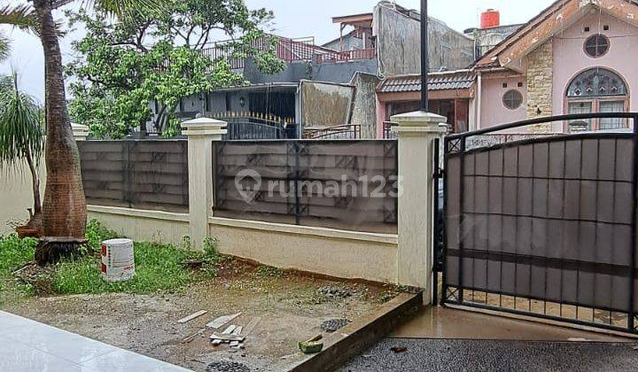 Rumah Minimalis Dengan Row Jalan Lebar di Cinere Dekat Pintu Tol 1