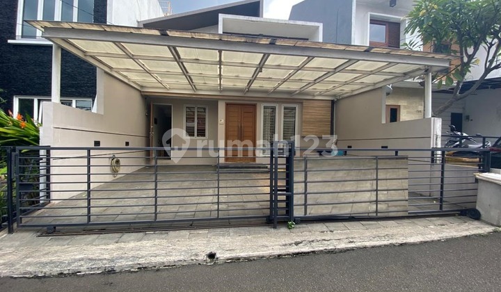 Rumah Terawat Dengan Sentuhan Modern di Lebak Bulus