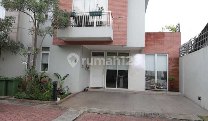 Rumah Semi Furnished Kondisi Rapih Dekat Mrt Lebak Bulus
