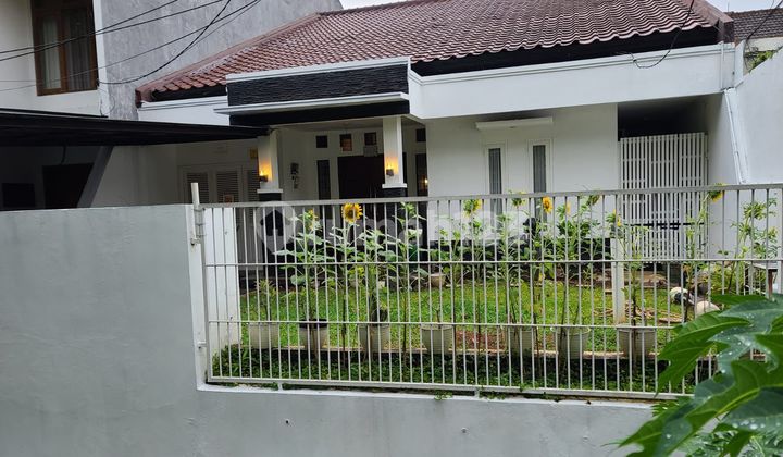 Rumah Asri Terawat 2 Lantai di Lokasi Super Strategis Lebak Bulus