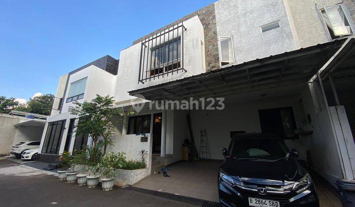 Rumah Modern Minimalis Kondisi Rapih Semi Furnished di Cilandak 1