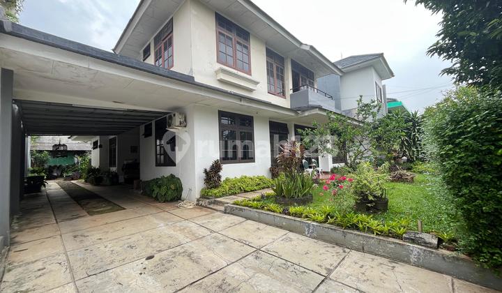 Rumah Besar di Cinere Banyak Kamarnya dan Ada Halaman Tengah