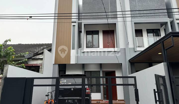 Brand New Rumah Minimalis Modern Dalam Komplek Strategis di Cinere