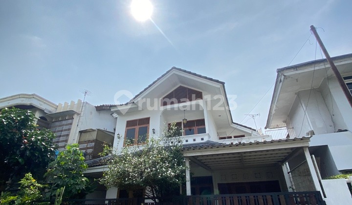 Rumah Terawat Luas 300m² di Komplek Premium Lebak Bulus Dekat ke MRT