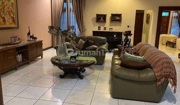 Rumah Nyaman Luas 340m2 Dengan 5+2 Kamar Tidur di Komplek Elit Cinere 2