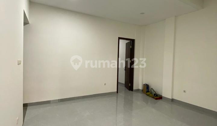 Comfortable Move-in Ready House in Cinere, Close to Brigif Toll Road 2