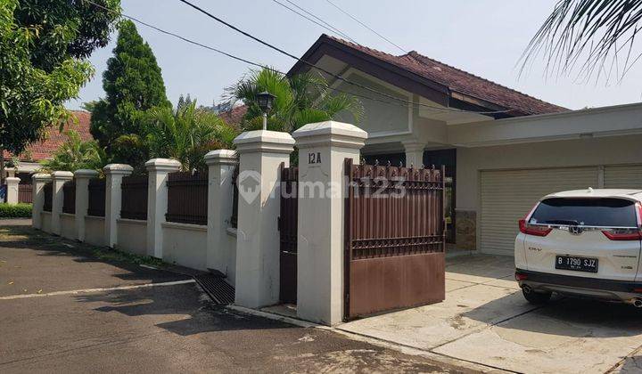 Rumah Hitung Tanah Lengkap Kolam Renang di Lokasi Strategis Ampera 2