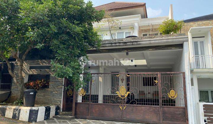 Rumah Semi Furnished Yang Cozy Dalam Komplek Besar di Cinere  1