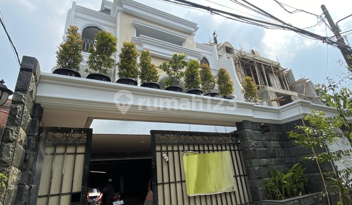 Rumah Baru di Cilandak 4 Lantai Dengan Swimming Pool Dan Rooftop