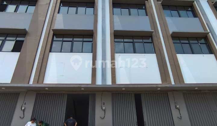 For Rent Shop House on Peternakan Kapuk Main Road, Size 4.8x16 (3 Floors), Cengkareng, West Jakarta For Rent Shop House on Peternakan Kapuk Main Road, Size 4.8x16 (3 Floors), Cengkareng, West Jakarta
