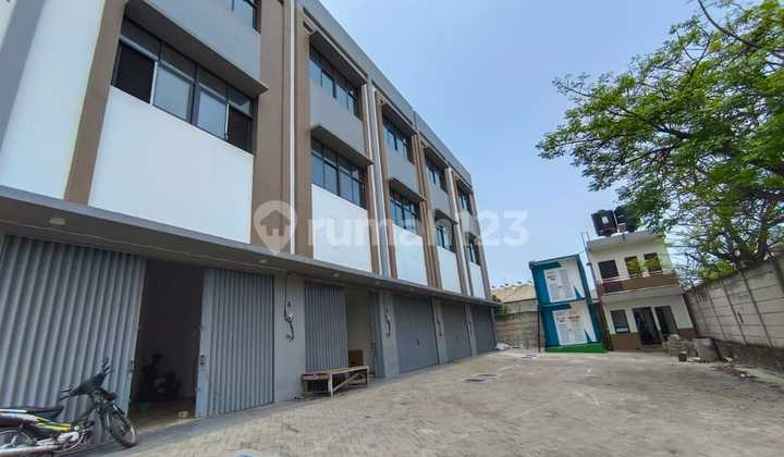 For Rent Shop House on Peternakan Kapuk Main Road, Size 4.8x16 (3 Floors), Cengkareng, West Jakarta For Rent Shop House on Peternakan Kapuk Main Road, Size 4.8x16 (3 Floors), Cengkareng, West Jakarta