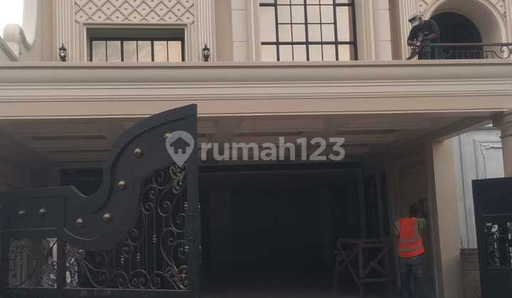 A 3-story luxury house with a luxury elevator on Jl Godean near Mirota Godean, Tugu Yogyakarta, Malioboro. 2