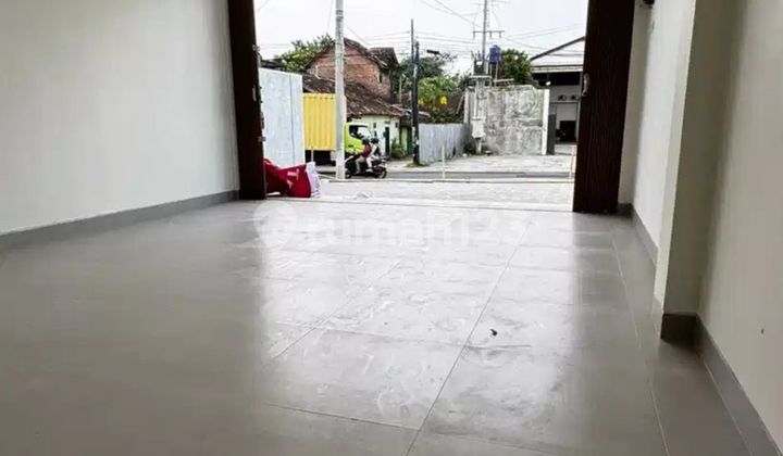 Ruko parkir luas di Jl raya Berbah dekat ke Bandara Adisucipto, RS Harjolukito, JEC, Ambarukmo Plaza, Transmart, dll Ruko parkir luas di Jl raya Berbah dekat ke Bandara Adisucipto, RS Harjolukito, JEC, Ambarukmo Plaza, Transmart, dll