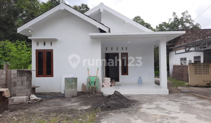 Rumah Bangunan Baru di Area Jl Sidomoyo Dekat Pasar Cebongan, Kantor Rocket Chicken, Lapangan Sidomoyo