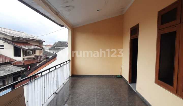 Large cheap house in Banteng Baru Raya, Jl Kaliurang km 6.5, close to UGM, UNY, Al Azhar, Pakuwon Mall, DIY Regional Police, Sardjito Hospital.