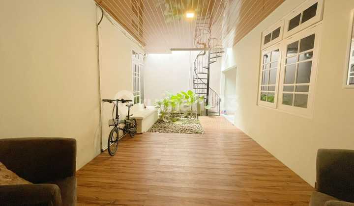 Large cheap house very close to DIY Regional Police, Pakuwon Mall, Gejayan, Gadjah Mada University, UPN Veteran University, Yogyakarta State University, JIH Hospital. 2