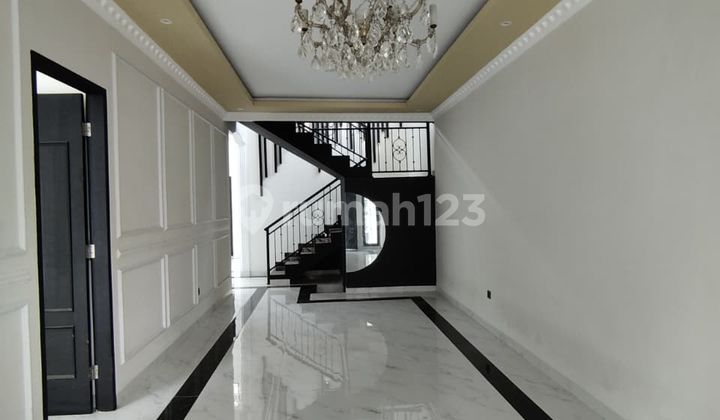 Rumah Baru Besar di Setiabudi, Jakarta Selatan Dekat ke Sudirman City Walk, Taman Suropati, Bundaran Hi, Grand Indonesia 2
