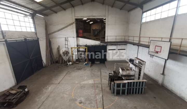 Central Warehouse in the City, Suitable for Expeditions or Gyms